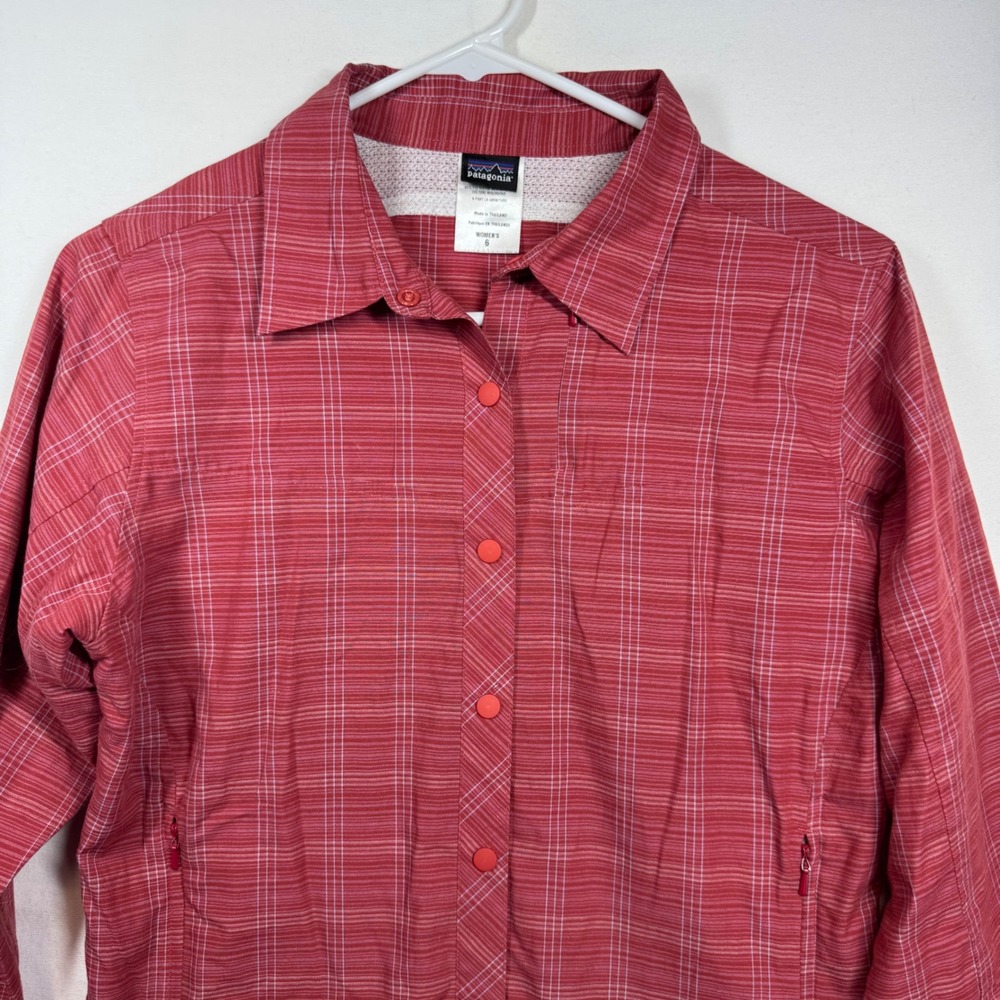 Patagonia Women's Sz‎ 6 Red Plaid Snap Long Sleeve Roll Tab Hiking Shirt 52170